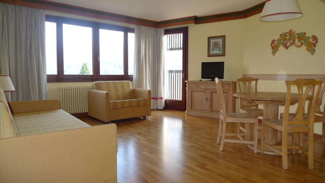 מדונה די קמפיליו Rta Hotel Catturani מראה חיצוני תמונה