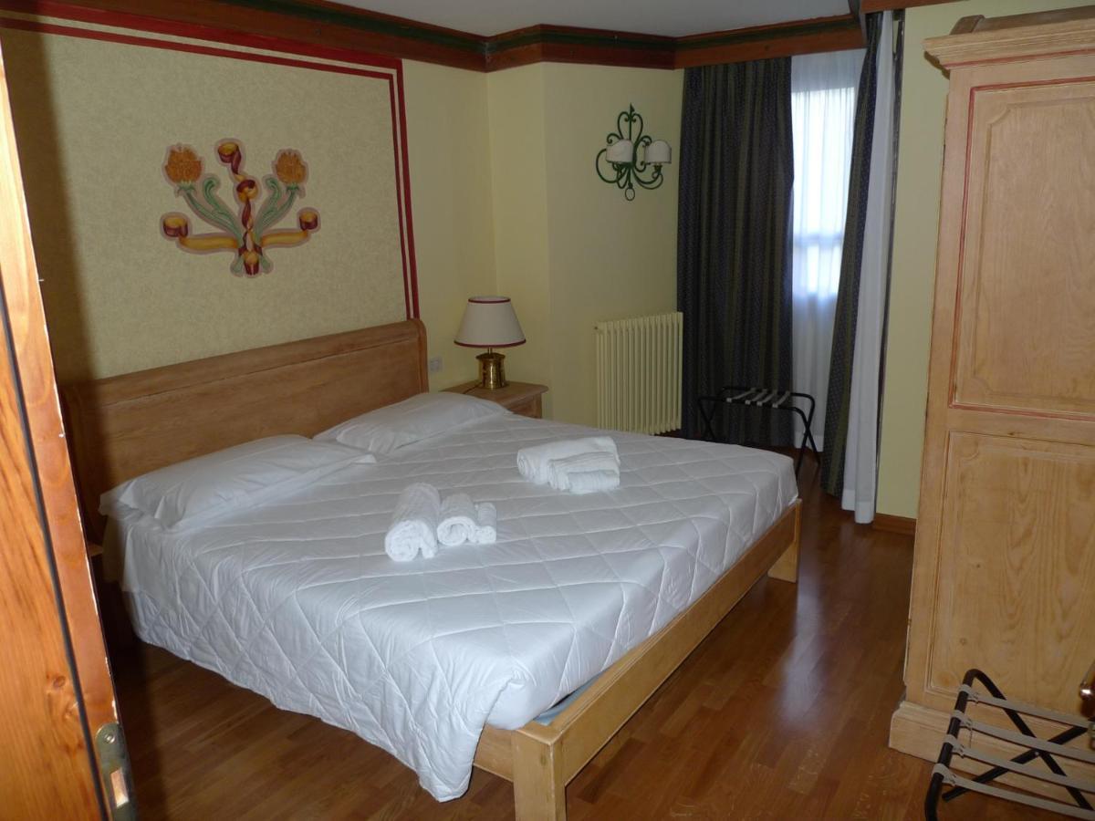 מדונה די קמפיליו Rta Hotel Catturani מראה חיצוני תמונה