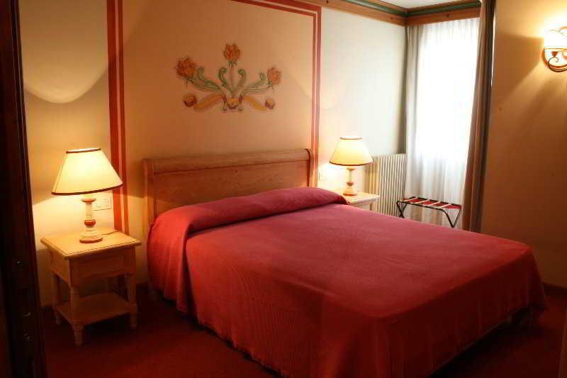 מדונה די קמפיליו Rta Hotel Catturani מראה חיצוני תמונה