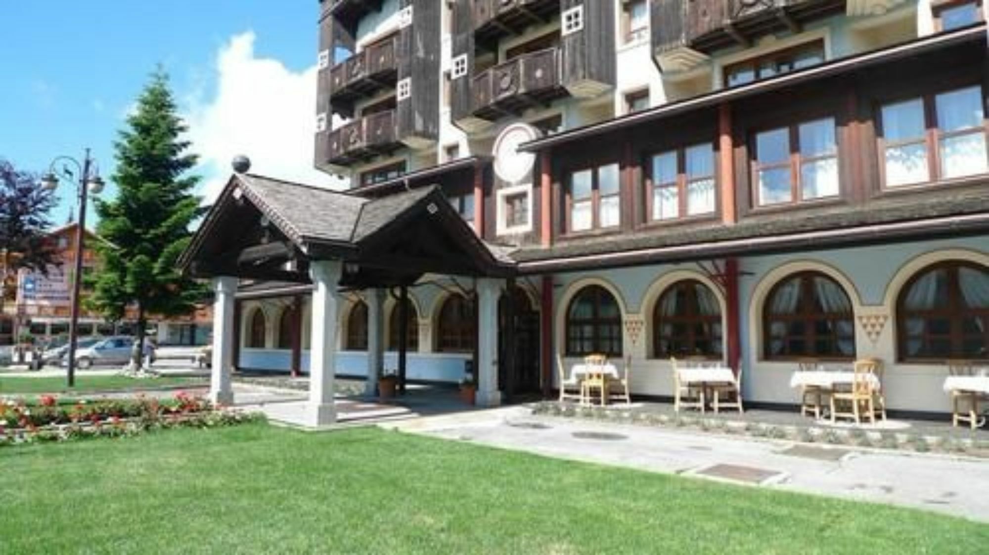 מדונה די קמפיליו Rta Hotel Catturani מראה חיצוני תמונה